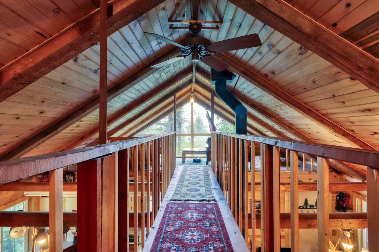 The Creekside Cabin Cascade Exterior photo
